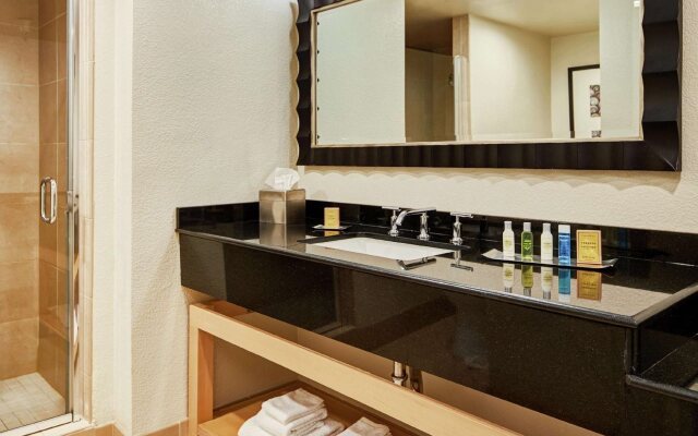 DoubleTree by Hilton Hotel Berkeley Marina