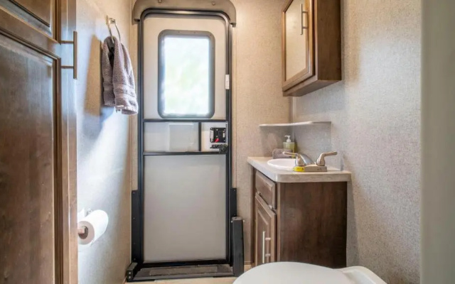 Fully Setup RV for Glamping OK64