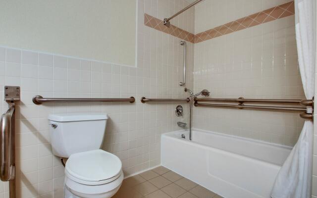 Holiday Inn Westbury - Long Island by IHG