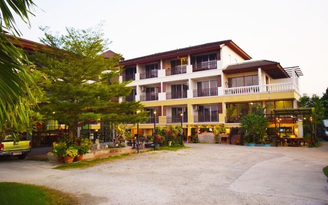 Nantharom Hotel and Restaurant