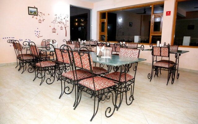 Hotel Avlokan - Near Kainchi Dham Mandir