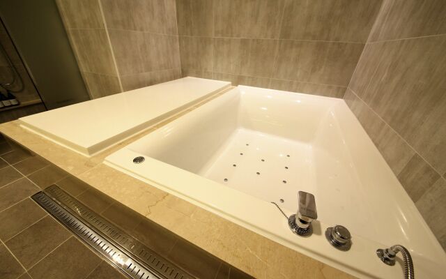 Premium AVA Hotel Sasang
