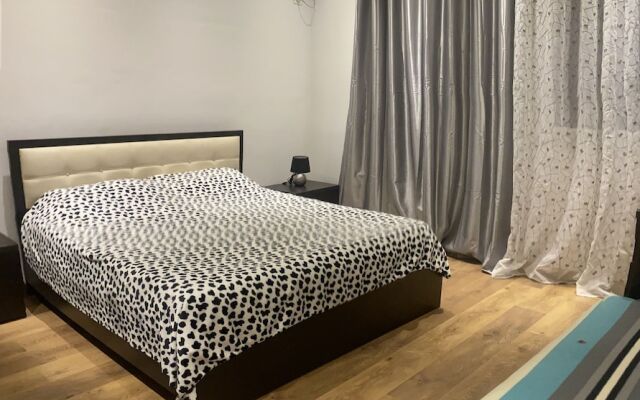 Durres 2-beds, Garden, Parking, 100m to Beach