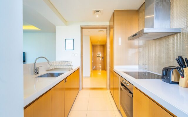 Midtown Gem, Luxurious Apartment With Balcony