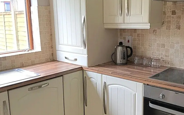 Immaculate 3-bed House With Private Secure Garden