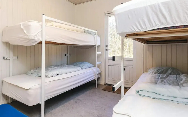 Holiday Home With Shared Kitchen & Bathroom