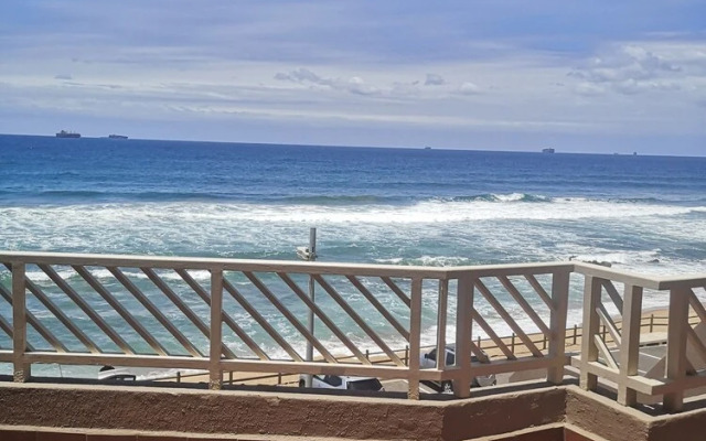 Isikhulu.53-55 North beach ,Umdloti. KwaZulu-Natal