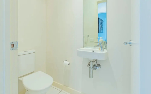 3 Bedroom Condo - Access to Pool Torquay