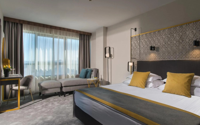 Rosslyn Central Park Hotel