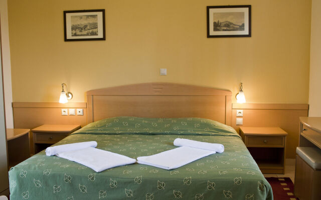 Alonia Studios & Maisonettes