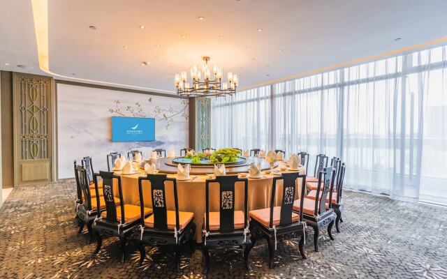 White Swan VYV Hotel