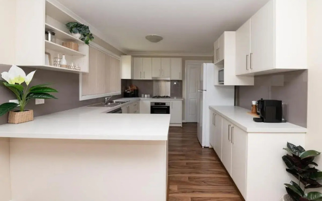 Phillip Villa, Modern & Fresh, Close to Town, Free Wifi