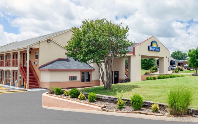 Days Inn by Wyndham Sulphur LA