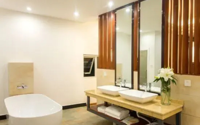 Sea Light Seascape Resort Hotel (Dali Yixi · Harbor Hotel)