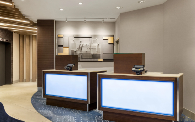 Holiday Inn Express Vancouver-Metrotown (Burnaby) by IHG