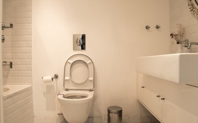 Sasson & Co Luxury 2Bed 2Bath APT by Hilton Beach