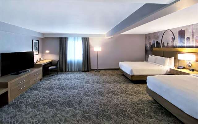 DoubleTree by Hilton St. Louis Airport