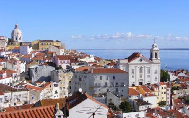 Alfama View Deluxe Suite Apartment