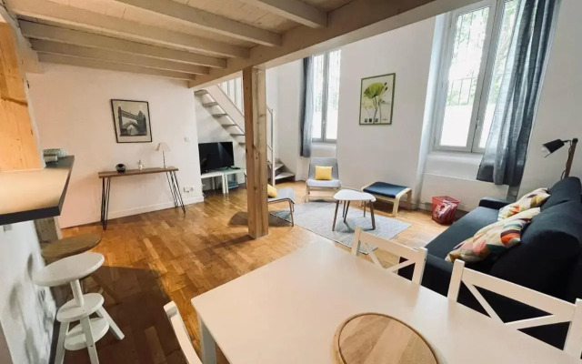 Beautiful Duplex Near Downtown