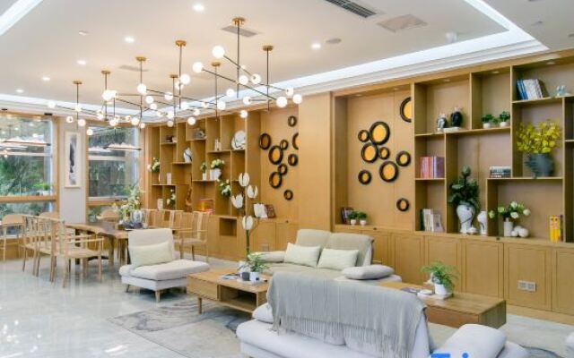 Infully Hotel (Chengdu Longquan Headquarters Economic Port Sichuan Normal University)