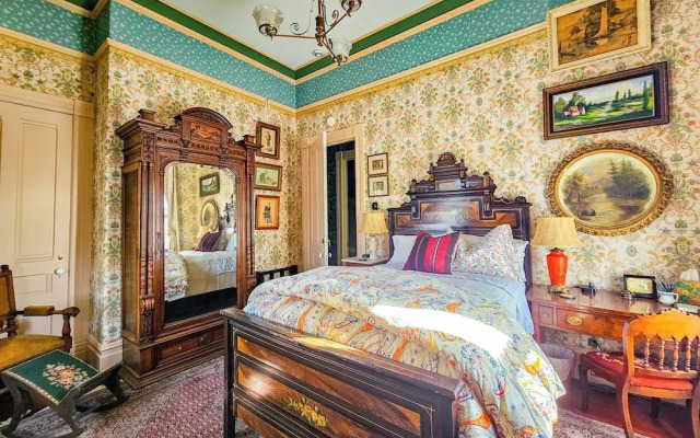 The JD Hyde Historic Inn