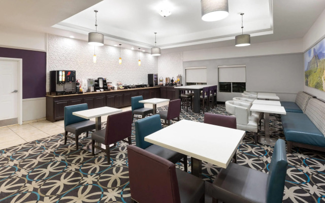 La Quinta Inn & Suites by Wyndham Brownwood