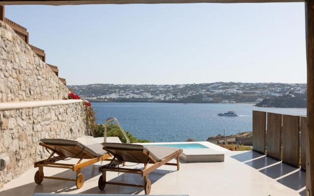 Luxury 1 Bedroom Apartment with Private Pool 4A