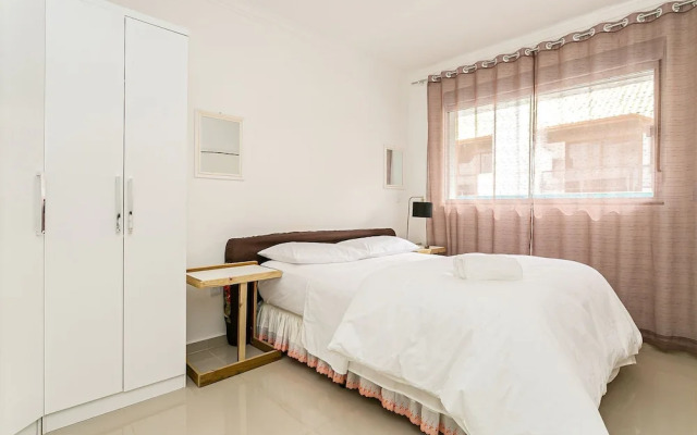 Modern ap W/pool one Block From the Beach Rmi201