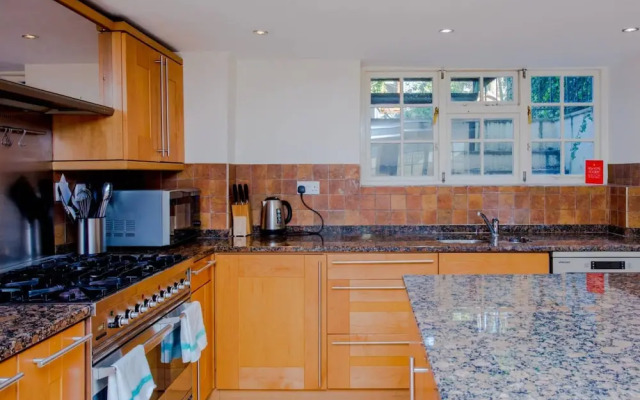 Large Luxury Townhouse in the Centre of Greenwich