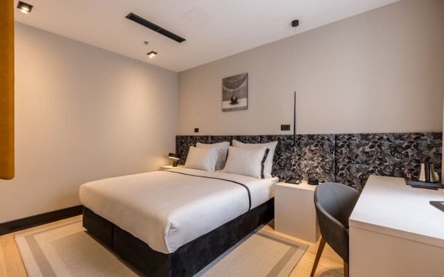 Cora Hotel