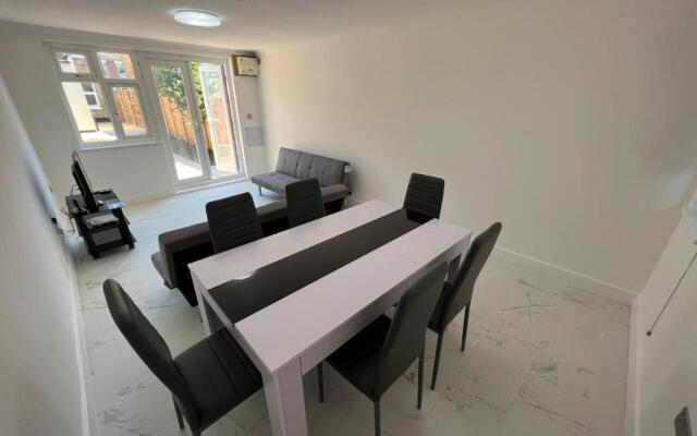 New 5-bed & 4 Bathroom House in Croydon