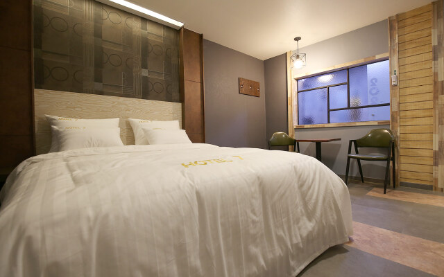 Hotel 7