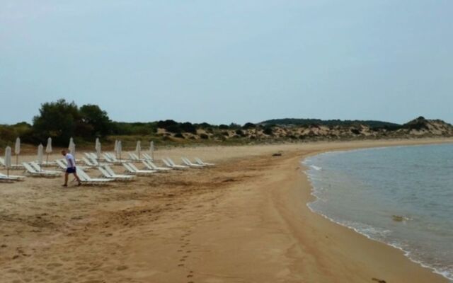 Romanos Beach Villas