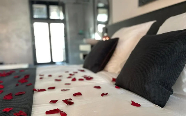 Ennéa - Jacuzzi & Luxury Suites