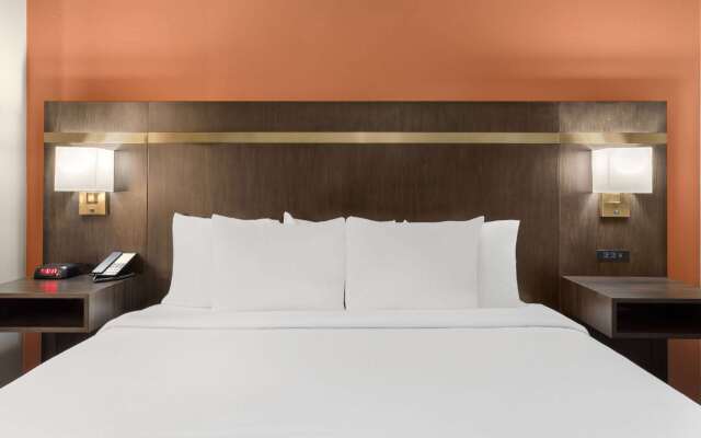 La Quinta Inn & Suites by Wyndham Olathe