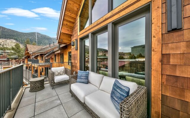 Luxury Three Bedroom  Steps From Heavenly Village Condo by RedAwning