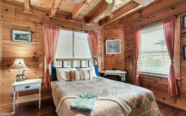 Blackberry Bliss 2 Bedroom Cabin