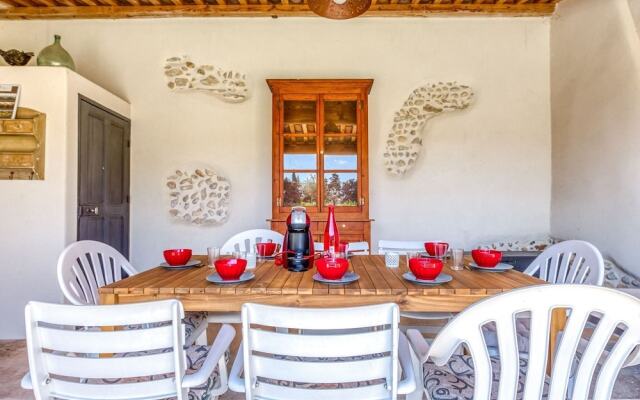 Cosy Holiday Home in Provence With Swimming Pool