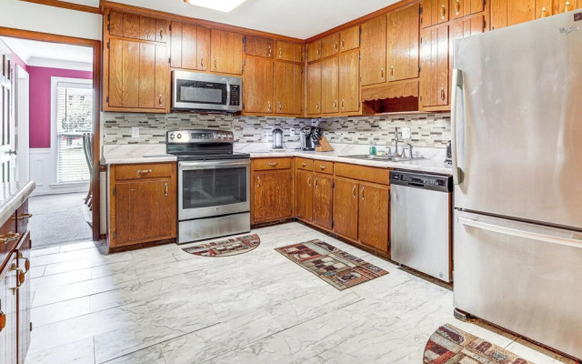 Pet-friendly House w/ Deck in Lawrenceville