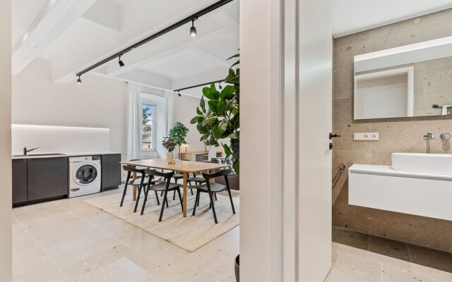 Clausen Hideaway Modern Apartment ID211