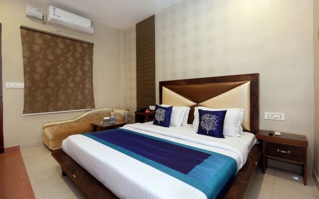OYO 10070 Hotel Satkar Regency
