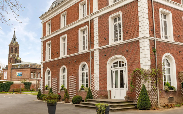 The Originals Boutique, La Maison Rouge