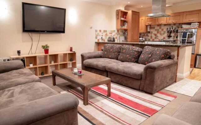 3-bed Apartment 5 Mins Walk to Boscombe Beach