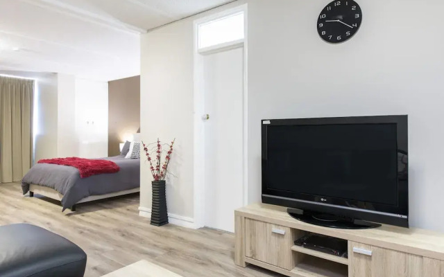 Studio 412 - ocean and sunset views on a budget