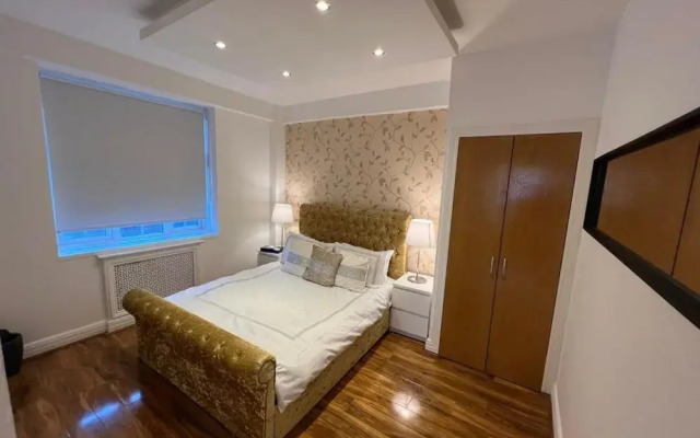 Captivating 4-bed Apartment in London