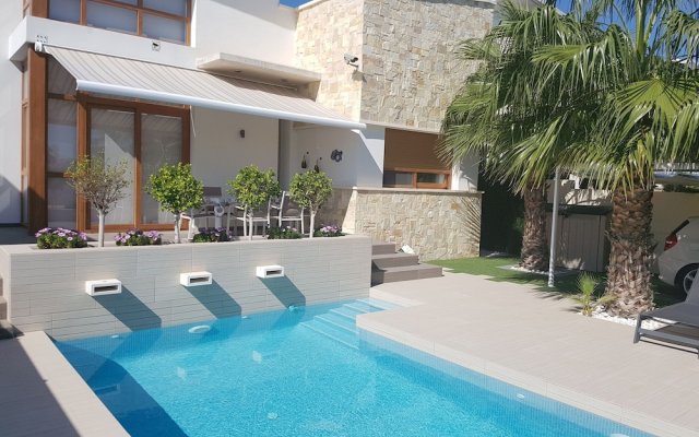 Modern, Charming, Furnished Villa with Private Swimming Pool Near Ciudad Quesada