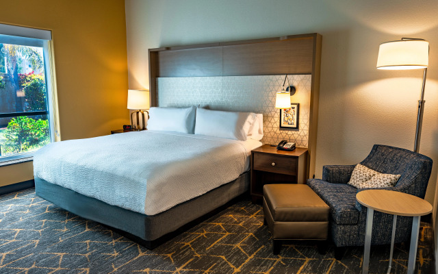 Holiday Inn & Suites Oakland Airport by IHG