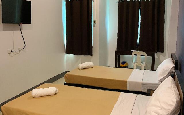 Apo Reef Travellers Hotel