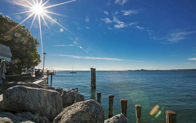Spiaggia Azzurro -lakeside with terrace