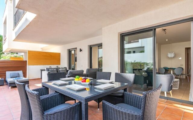 Large Terrace Apartment and near the Pool Ref 38